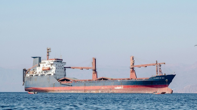 BREAKING NEWS! Iran Resmi Buka Blokade Selat Hormuz Sepenuhnya