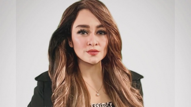 Pernah Heboh Dekat dengan Ammar Zoni, Zeda Salim Nangis Lepas Hijab demi Nafkahi Anak