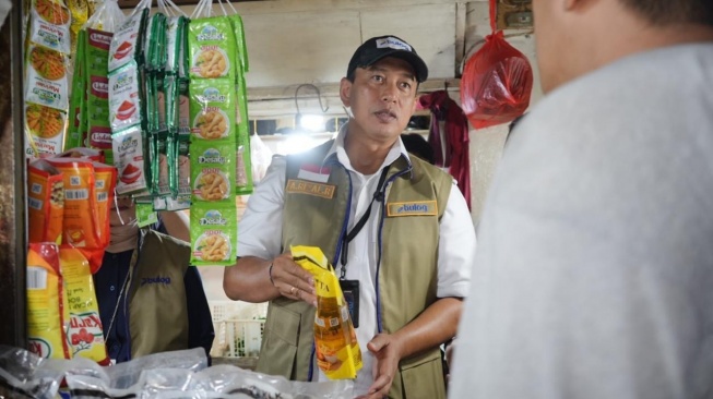 Bulog berperan aktif dalam mendukung pengawasan distribusi Minyakita di lapangan dengan melakukan pemantauan langsung ke pasar untuk memastikan kondisi riil di lapangan (Dok: Bulog)