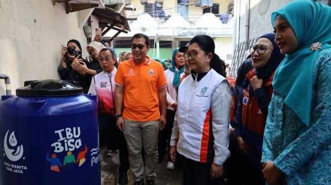 PAM JAYA Lanjutkan Distribusi Toren Gratis, Kini Sasar 270 Hunian di Jakarta Utara