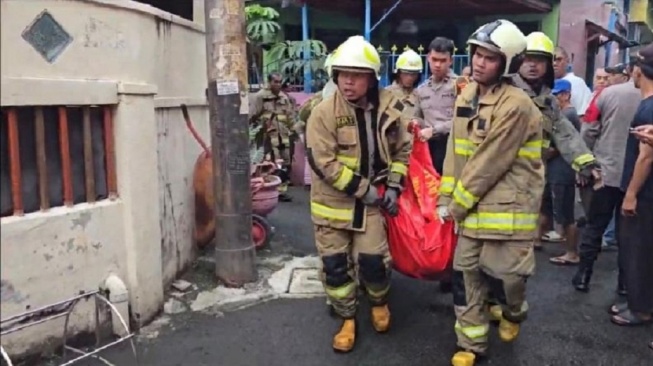 Diduga Akibat Korsleting Listrik, Satu Keluarga Tewas Akibat Kebakaran di Tanjung Duren Jakbar