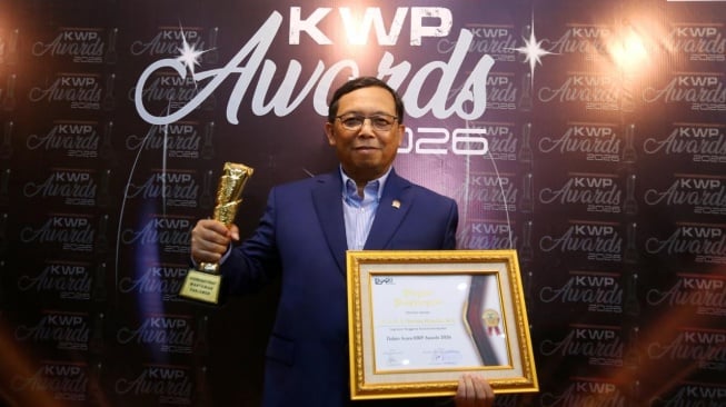 Anggota Komisi VI DPR RI dari Fraksi Partai Demokrat, Herman Khaeron dianugerahi KWP Award 2026 untuk kategori 'Legislator Penggerak Ekonomi Kerakyatan'.