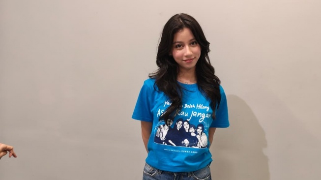 Shofia Shireen saat mengunjungi kantor Suara.com di kawasan Pal Merah, Jakarta Barat, Jumat (17/4/2026). Kehadiran mereka untuk mempromosikan film terbaru berjudul Yang Lain Boleh Hilang Asal Kau Jangan. [Rena Pangesti/Suara.com]