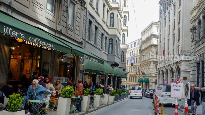 Suasana di sekitar Kamondo Stairs, Istanbul, Turki, Rabu (15/4/2026). [Suara.com/Iramdani]