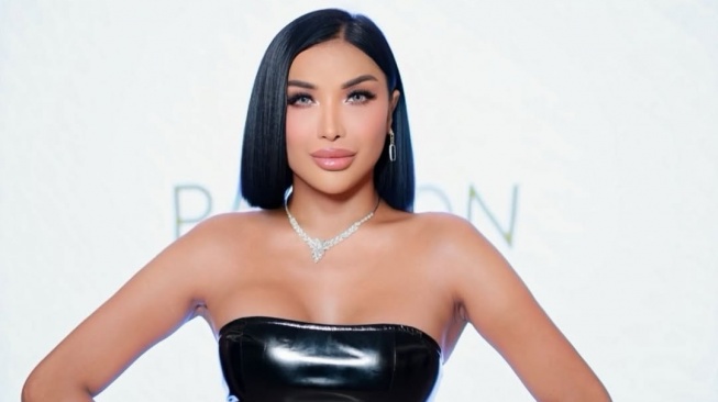 Millen Cyrus diduga telah mengganti kolom gender di KTP. [Instagram]