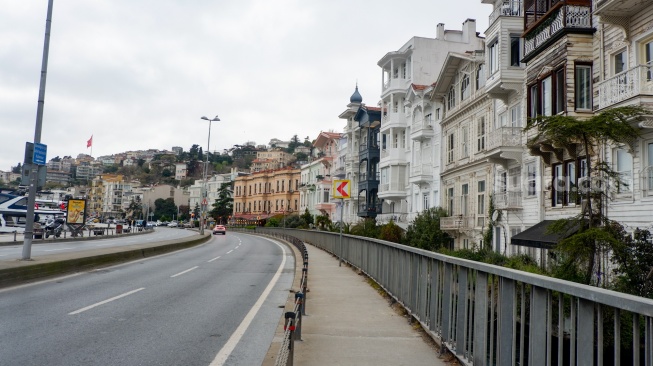 Suasana di kawasan Bebek Street, Istanbul, Turki, Kamis (16/4/2026). [Suara.com/Alfian Winanto]