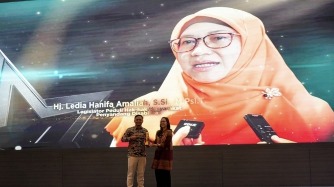 Perjuangkan Kesetaraan di Senayan, Ledia Hanifa Amaliah Digelari Legislator Peduli Disabilitas