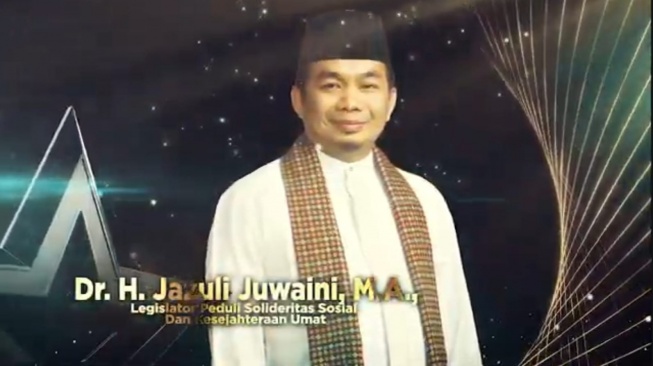 Jazuli Juwaini, anggota Fraksi PKS DPR RI mendapat KWP Award 2026 dalam kategori 'Legislator Peduli Solidaritas Sosial dan Kesejahteraan Umat'.