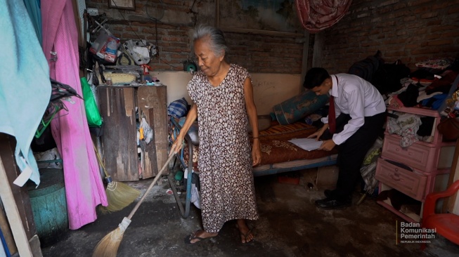 Sekolah Rakyat Bantu Nenek Antar Anak Asuh Yatim Piatu Kejar Cita-cita Jadi Tentara