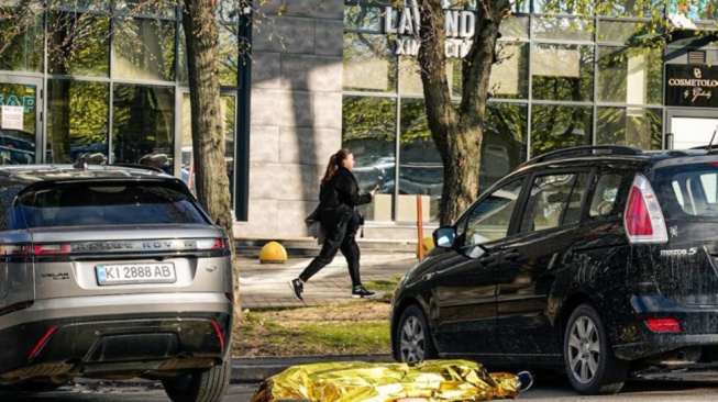 Sedikitnya enam orang tewas dalam aksi penembakan brutal yang terjadi di ibu kota Ukraina, Kiev, Sabtu (18/4/2026) waktu setempat. [Tangkap layar X]