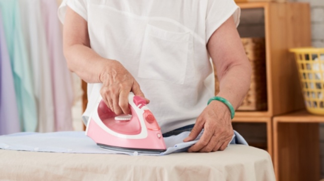 7 Setrika Uap Portable Terbaik dan Awet, Watt Kecil Baju Cepat Licin Tanpa Kerutan