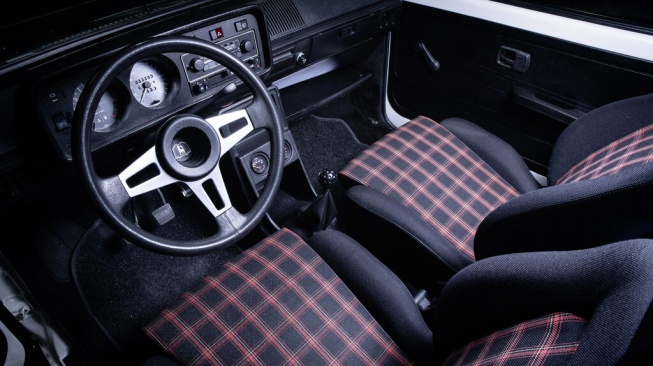 Volkswagen merayakan 50 tahun perjalanan Golf GTI sebagai pionir segmen hot hatch. (Foto: Vokswagen)