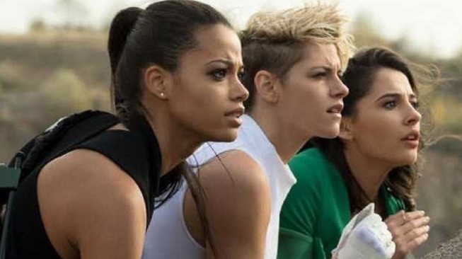 Charlie's Angel (2019) yang dibintangi Kristen Stewart, Ella Balinska, dan Naomi Scott akan tayang pada Senin (20/4/2026) malam ini pukul 21.00 WIB di Trans TV. [Instagram]
