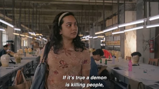 Sinopsis Monster Pabrik Rambut: Horor Tanpa Hantu Teror Rachel Amanda hingga Iqbaal Ramadhan