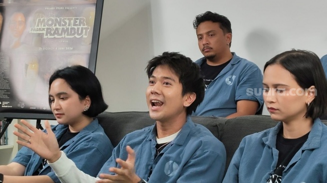 Rachel Amanda, Iqbaal Ramadhan dan Lutesha, bintang film Monster Pabrik Rambut saat konferensi pers di Bangka, Jakarta Selatan pada Senin, 20 April 2026 [Suara.com/Rena Pangesti]