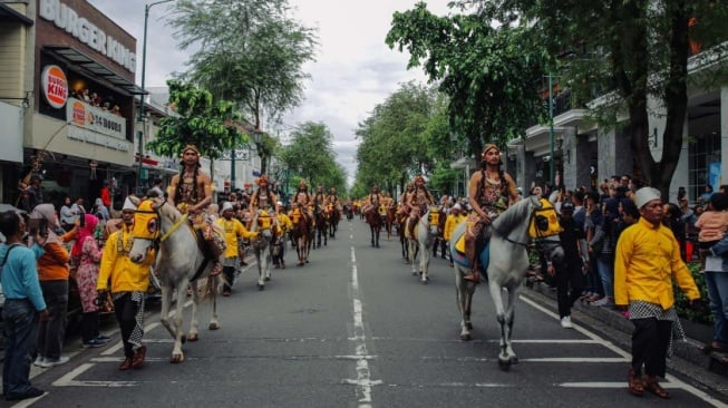 Bukan Sekadar Ulang Tahun, Kirab Sultan HB X Wujud Kedekatan dengan Rakyat