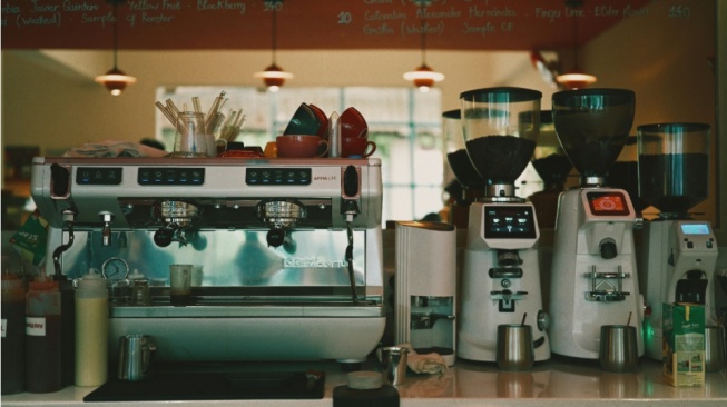 Warung Kopi: Ruang Nyaman untuk Mencari Ide dan Merayakan Hidup
