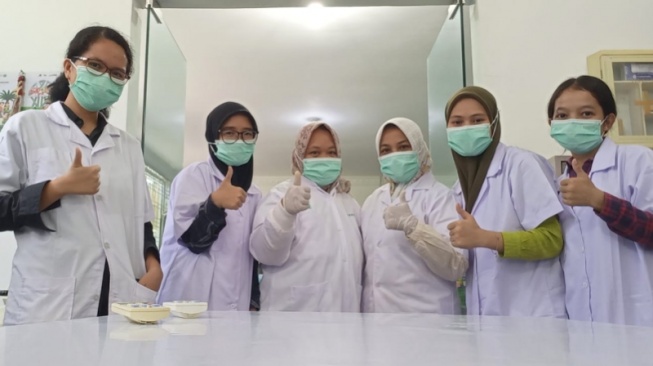 Di Balik Laboratorium dan Mitos: Menggugat Stigma Perempuan di Dunia Sains