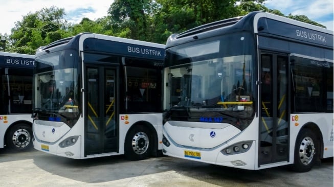 Gebrak Jalur AKAP: Rahasia Viral Bus Listrik PO Sumber Alam di Tahun 2026