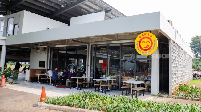Suasana di Bakso Lapangan Tembak Senayan, Jakarta, Rabu (22/4/2026). [Suara.com/Alfian Winanto]