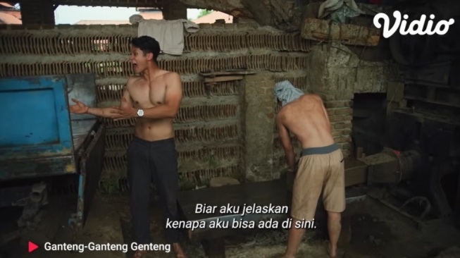 Sinopsis Ganteng-Ganteng Genteng: Kisah Pemuda Kaya Manja Tinggal di Desa, Tayang di Vidio