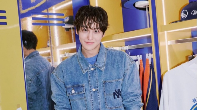 Kasual ke Formal Look, Sontek 4 Padu Padan OOTD Outerwear ala Kim Bum Ini!