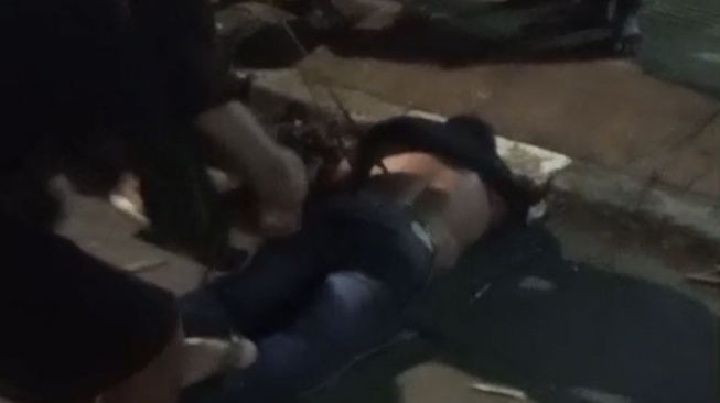 Kepergok Hendak Bobol Warung Sembako, Pencuri Dihajar Warga hingga Cium Aspal