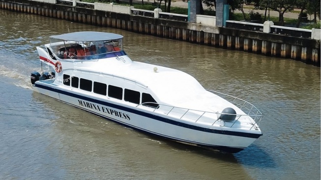 Kapal cepat Marina Express.