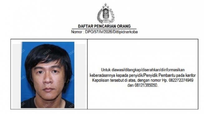 Direktorat Tindak Pidana Narkoba Bareskrim Polri menerbitkan Daftar Pencarian Orang (DPO) terhadap Frendry Dona alias Fhoku (38) otak pengendali laboratorium tersembunyi yang memproduksi cartridge vape etomidate di Jakarta Timur. [Suara.com/Bareskrim]