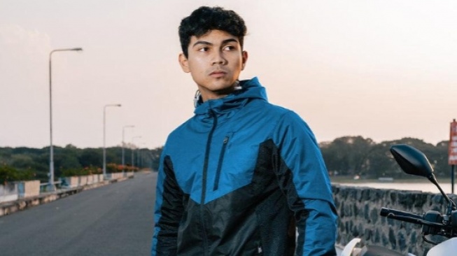 5 Rekomendasi Jaket Cowok Murah untuk Naik Motor Harian Anti Gerah