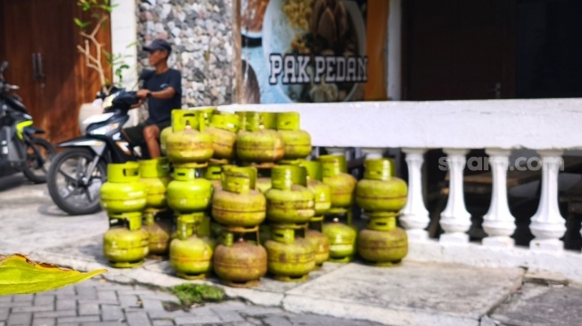 Pangkalan gas di Kota Yogyakarta yang mulai mengalami kenaikan harga, Kamis (23/4/2026). [Suara.com/Putu]