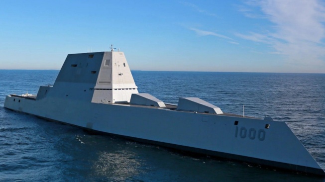 Kapal Perang Siluman AS Senilai Rp392 Triliun Terbakar, 3 Pelaut Jadi Korban