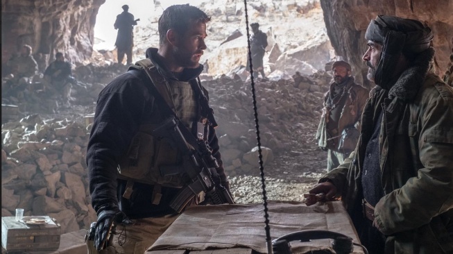 Film 12 Strong yang dibintangi Chris Hemswroth akan tayang pada Kamis (23/4/2026) malam ini pukul 21.00 WIB di Trans TV. [YouTube]