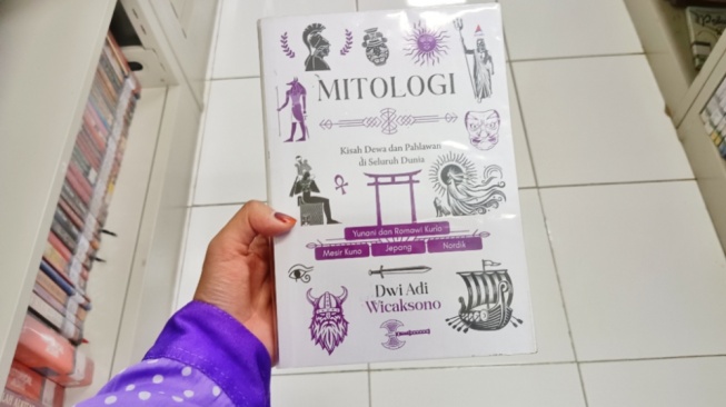 Menelusuri Dunia Dewa dan Pahlawan dalam Buku Mitologi