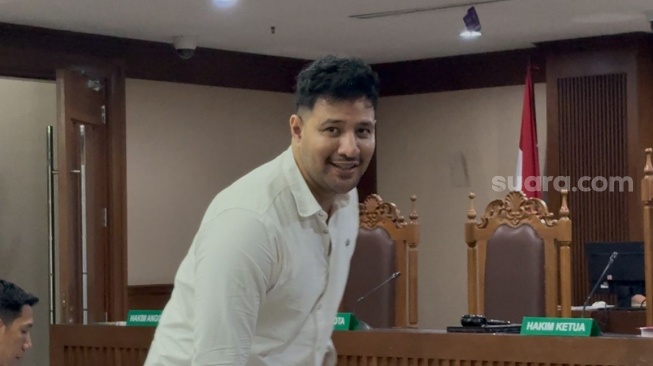 Ammar Zoni jelang sidang putusan kasus narkoba di Pengadilan Negeri Jakarta Pusat pada Kamis, 23 April 2026. [Suara.com/Tiara Rosana]