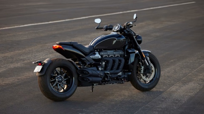 Triumph Rocket 3 Storm R, Motor dengan Mesin Lebih Besar dari Innova Zenix
