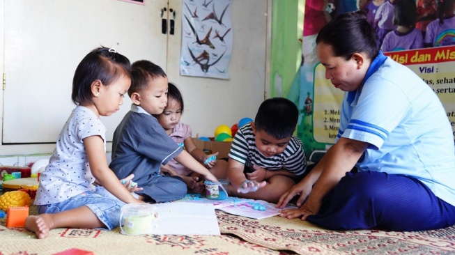 Anastasia Puji Astuti  memberikan perhatian bagi siapa saja yang membutuhkan kesembangan jiwa. (Dok: PNM)