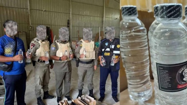 Bea Cukai Sita 24 Botol Arak Bali Tanpa Pita Cukai di Aceh Besar