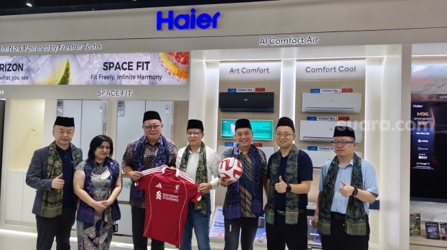 Peresmian toko pertama Haier di Indonesia, Jakarta, Kamis (23/4/2026). [Suara.com/Dythia]