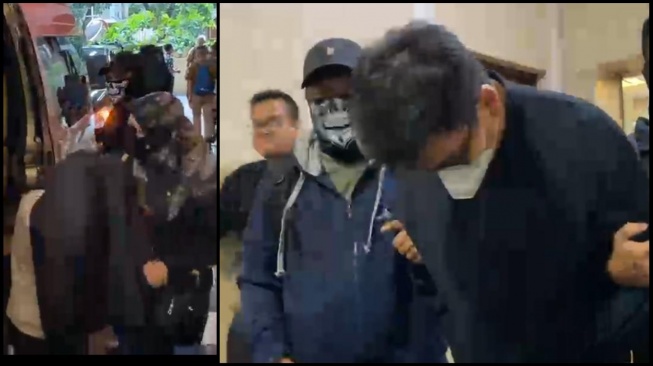 Istri dan anak bandar narkoba Ko Erwin tiba di Bareskrim Polri, Jakarta, Jumat (24/4/2026). [Istimewa]