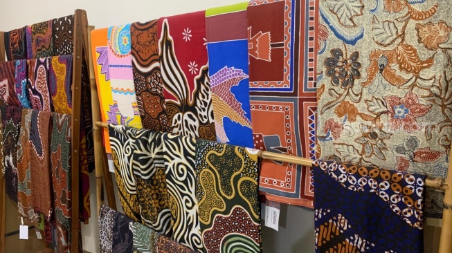 Contoh produk batik tulis Ethnic Gendhis. (Suara.com/Irwan Febri)