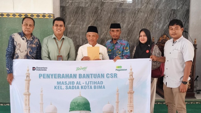 Pegadaian Cabang Bima Serahkan Bantuan CSR Peralatan Ibadah ke Masjid Al Ijtihad