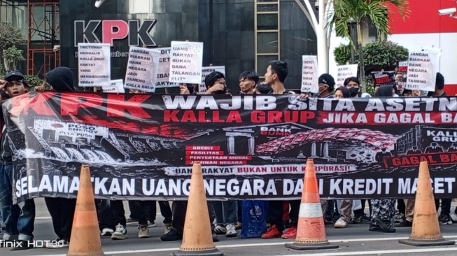 Gelar Aksi, Massa Desak KPK Sita Aset Kalla Group Jika Galbay di Proyek PLTA Poso. (Ist)
