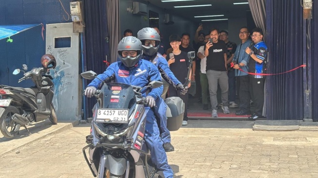 Maxdecal meluncurkan program Maxdecal Foodie berkolaborasi dengan Pasutri Touring untuk mempromosikan UMKM kuliner di Indonesia Timur. (Foto: Maxdecal)
