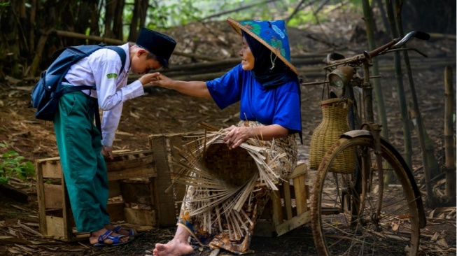 Bukan Gratis, tapi Sulit: Jeritan Pendidikan di Namorambe