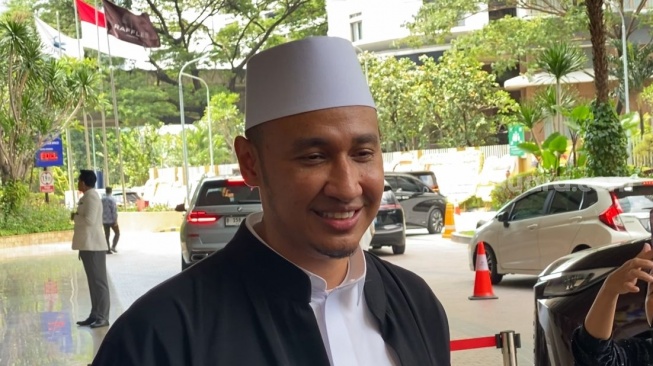 Habib Usman bin Yahya usai menghadiri akad nikah El Rumi dan Syifa Hadju di Hotel Raffles, Kuningan, Jakarta pada Minggu, 26 April 2026. [Suara.com/Tiara Rosana]