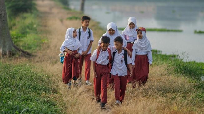 Membongkar 'Biaya Siluman' Pendidikan: Dari Tingkat Sekolah hingga Kampus