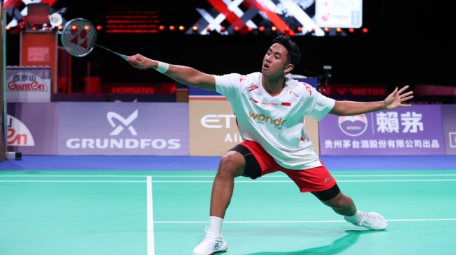Alwi Farhan kalah tiga gim dari Panitchaphon Teeraratsakul. Indonesia kini tertinggal 1-2 dari Thailand di penyisihan Grup D Thomas Cup 2026. [Dok. PBSI]