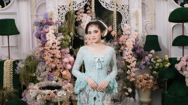 Dulang Pungkasan di Acara Siraman Adat Jawa Syifa Hadju. (Instagram)