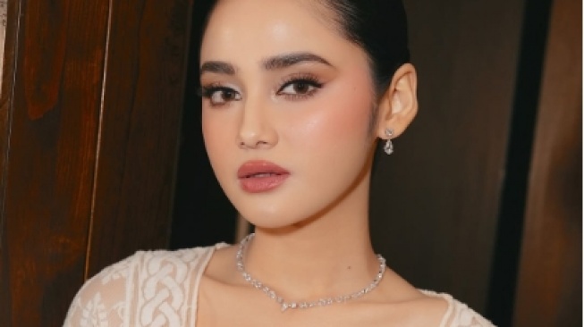 Tembus Miliaran Rupiah! Bedah Detail Koleksi Berlian Syifa Hadju di Momen Siraman hingga Sungkeman